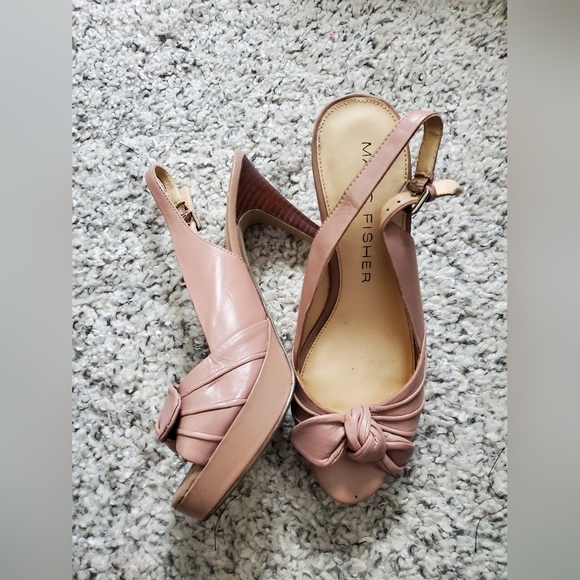 Marc Fisher Sandals Size 7 with cotton candy pink colour, bow details - Picture 2 of 12